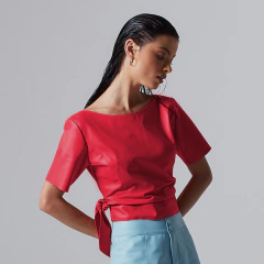 comprar-blusa-de-couro-rosa-com-detalhe-na-cintura