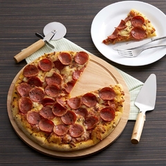 Tábua pizza bambu kit 3 peças personalizada contém: tabua de bambu com canaleta