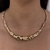 COLAR CHOKER ORGÂNICO DOURADO na internet