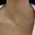 COLAR CORAÇÃO LISO VAZADO COM MENINA CRAVEJADO DOURADO na internet