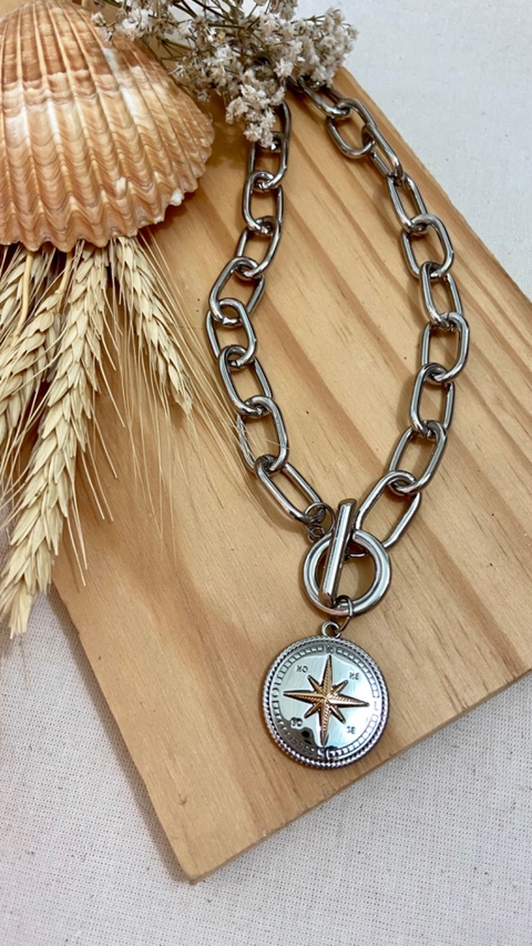 Colar Rosa dos Ventos Prateado