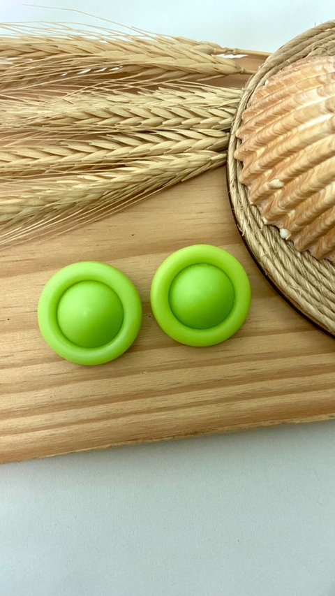 Brinco Botão Verde Lima