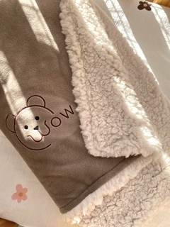 Manta plush y corderito | marrón wow - Algo de Mi - Bebés