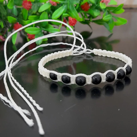 Pulseira / Tornozeleira de Macramê com Ônix - Tamanho Ajustável