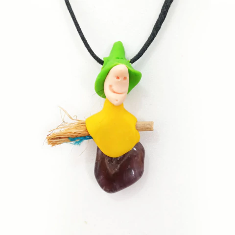 Colar com Pingente de Bruxa em Pedra Ametista