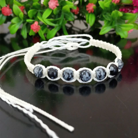 Pulseira / Tornozeleira de Macramê com Obsidiana Floco de Neve - Tamanho Ajustável