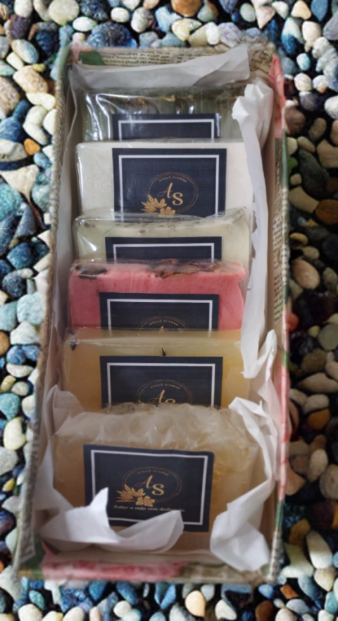 Kit Presente 6 Sabonetes Artesanais Sortidos de 115g cada com Embalagem Presenteável Feminina