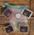Kit Bolsa Bucha Saquinho + 4 Sabonetes Artesanais Naturais Sortidos de 55g Cada + Adesivo Comemorativo - comprar online