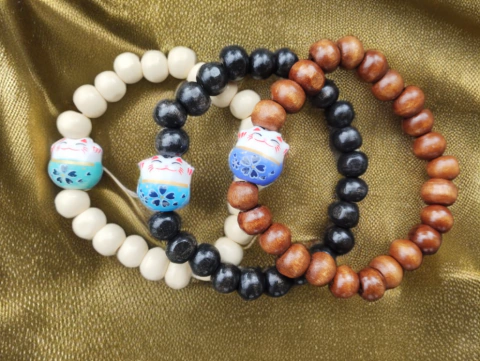 Pulseira Japamala de Madeira com Gato da Sorte Maneki Neko