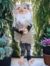 Duende Ancião Flexível de Cabelo Branco e Carinha de Bom Velhinho e Gorro Azul + Brindes
