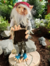 Imagem do Duende Ancião Flexível de Cabelo Branco e Carinha de Bom Velhinho e Gorro Vermelho + Brindes