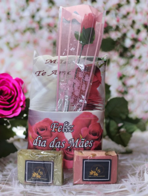 Kit Dia das Mães Almofada com Bolso Personalizada + 2 Sabonetes Artesanais Sortidos de 115g cada + Rosa Vermelha