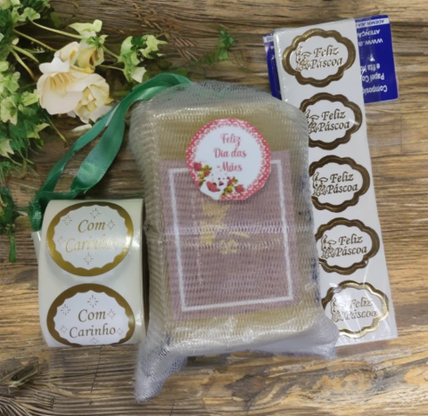 Kit Bolsa Bucha Saquinho + 3 Sabonetes Artesanais Naturais Sortidos de 115g Cada + Adesivo Comemorativo - comprar online