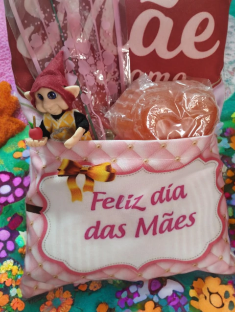 Presente dia das Mães Místico com Almofada de Bolso + Mini Duende + 2 Sabonetes Artesanais (1 de Limpeza e Purificação e 1 de Amor) - comprar online