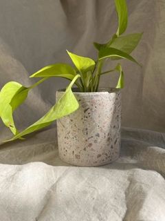 Maceta cilindro chica terrazo - comprar online