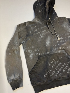 Hoodie Letra en internet