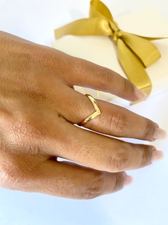ANEL V BANHADO A OURO 18K na internet