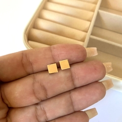 Brinco Quadrado Chapadinho Banhado a Ouro 18k - Bianca Tardivo Semijoias I Prata 925 e Semijoias Banhado a Ouro 18k