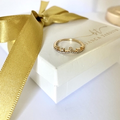 ANEL COROA CRAVEJADO COM ZIRCONIAS BANHADO A OURO 18K