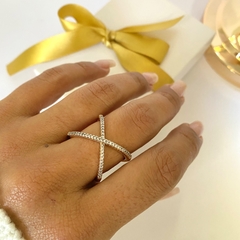ANEL CRUZADO COM ZIRCONIAS BANHADO A OURO 18K