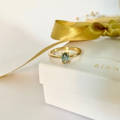 ANEL SOLITARIO COM PEDRA AZUL BANHADO A OURO 18K na internet