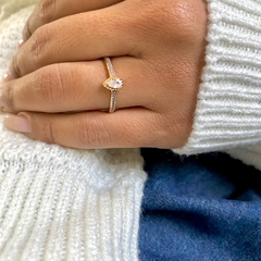 ANEL GOTA CRAVEJADO COM ZIRCONIAS BANHADO A OURO 18K
