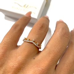 ANEL COROA CRAVEJADO COM ZIRCONIAS BANHADO A OURO 18K - comprar online