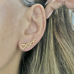 BRINCO EAR CUFF CORAÇÕES BANHADO A OURO 18K