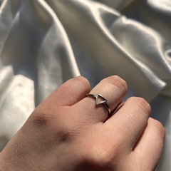 Anillo Triángulo