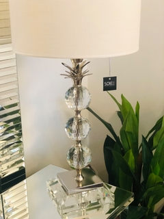 LÁMPARA CON ESFERAS Y BASE DE CRISTAL PIÑA