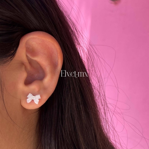 Arete moños transparentes de chapa de plata - comprar en línea