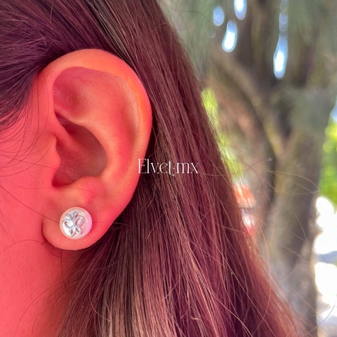 Aretes mariposa en perla - comprar en línea