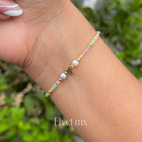 Pulsera chaquira perla con estrella neon - comprar en línea