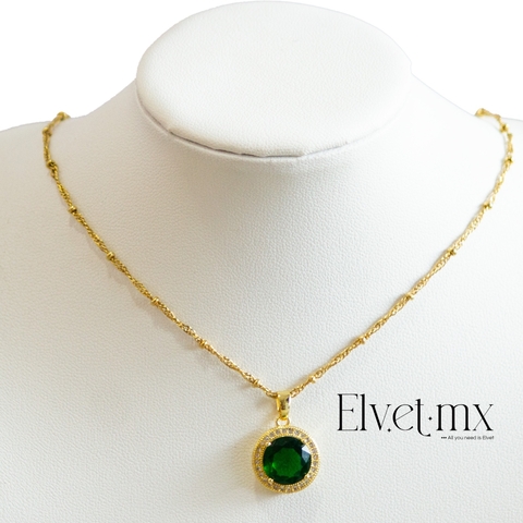 Collar verde con cadena de puntos