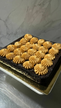 Brownie de chocolate con cobertura de chocotorta - Torta 20x20cm