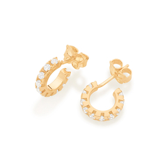 Brinco Meia Argola Cravejado Por 20 Zirconias De 1,75 Mm, (Par).Med 1,0 Cm - Carla Damasceno Joias