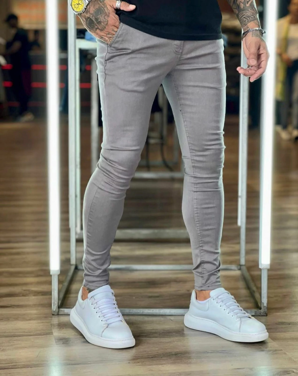 Calça Jeans Skinny Masculina – Lavagem cinza com Caimento Slim