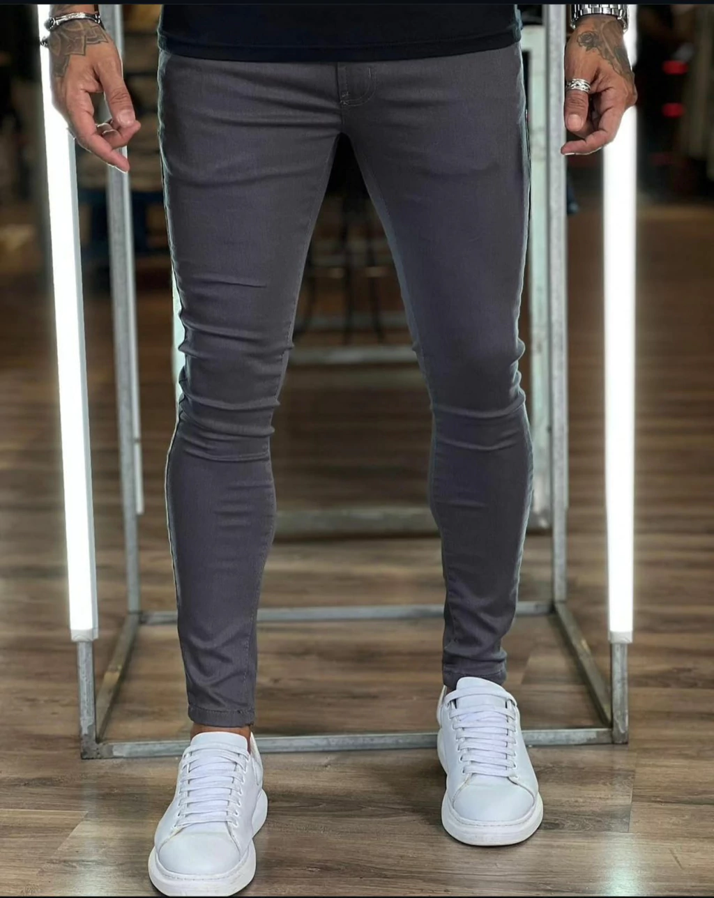 Calça skinnny cinza escuro