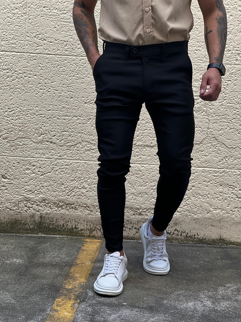 Calça Alfaiataria Masculina Preta com Caimento Reto e Estilo Casual Elegante