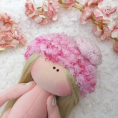 Touca de Boneca com rosa em crochê - gorro de lã - boneca de pano na internet