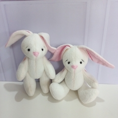 Coelho de pelucia - bichinho de pelucia - cor branco - 16 cm de altura - brinquedo na internet