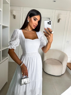 Imagem do Vestido Longo Bordado em Lese com Manga - Anna