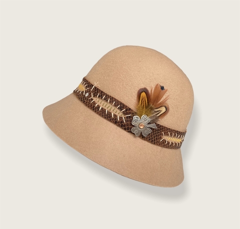 Sombrero YALA . cloché