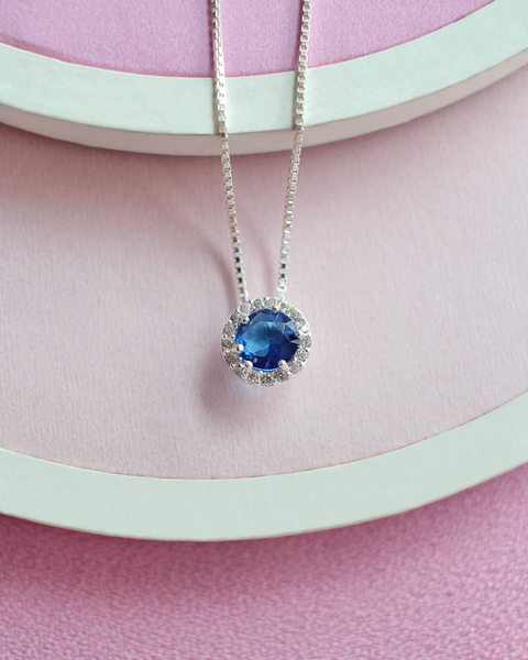 Colar azul cravejado
