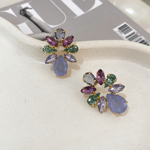 Brinco em Pedraria Serena - Lilás - comprar online