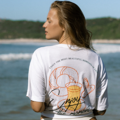 T-SHIRT BRANCA ENJOY THE MOMENT na internet
