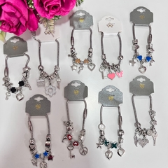 Pulseira berloques prateada estilo feminina sortidas - comprar online