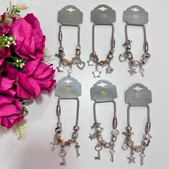 Pulseira berloques prateada estilo feminina sortidas - comprar online