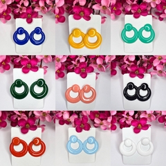 Kit com 24 pares brincos argola de resina sortida na internet