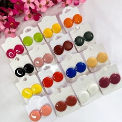 Kit 12 pares de brincos botão resina 2cm sortidos - loja online